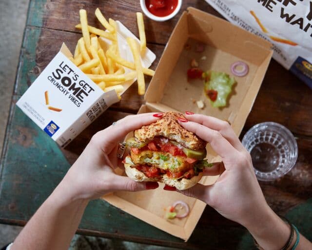 aviko-vegetable-burger-supercrunch-9-5mm-delivery-1-liggend